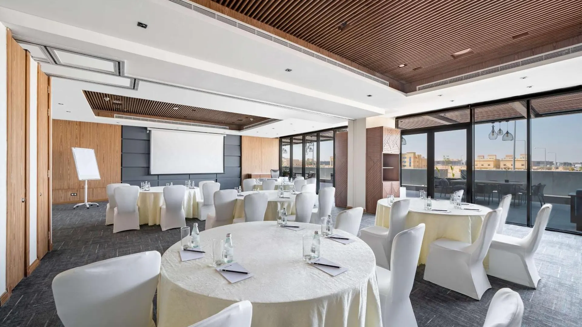 Radisson Blu Hotel Riyadh Qurtuba 4*,