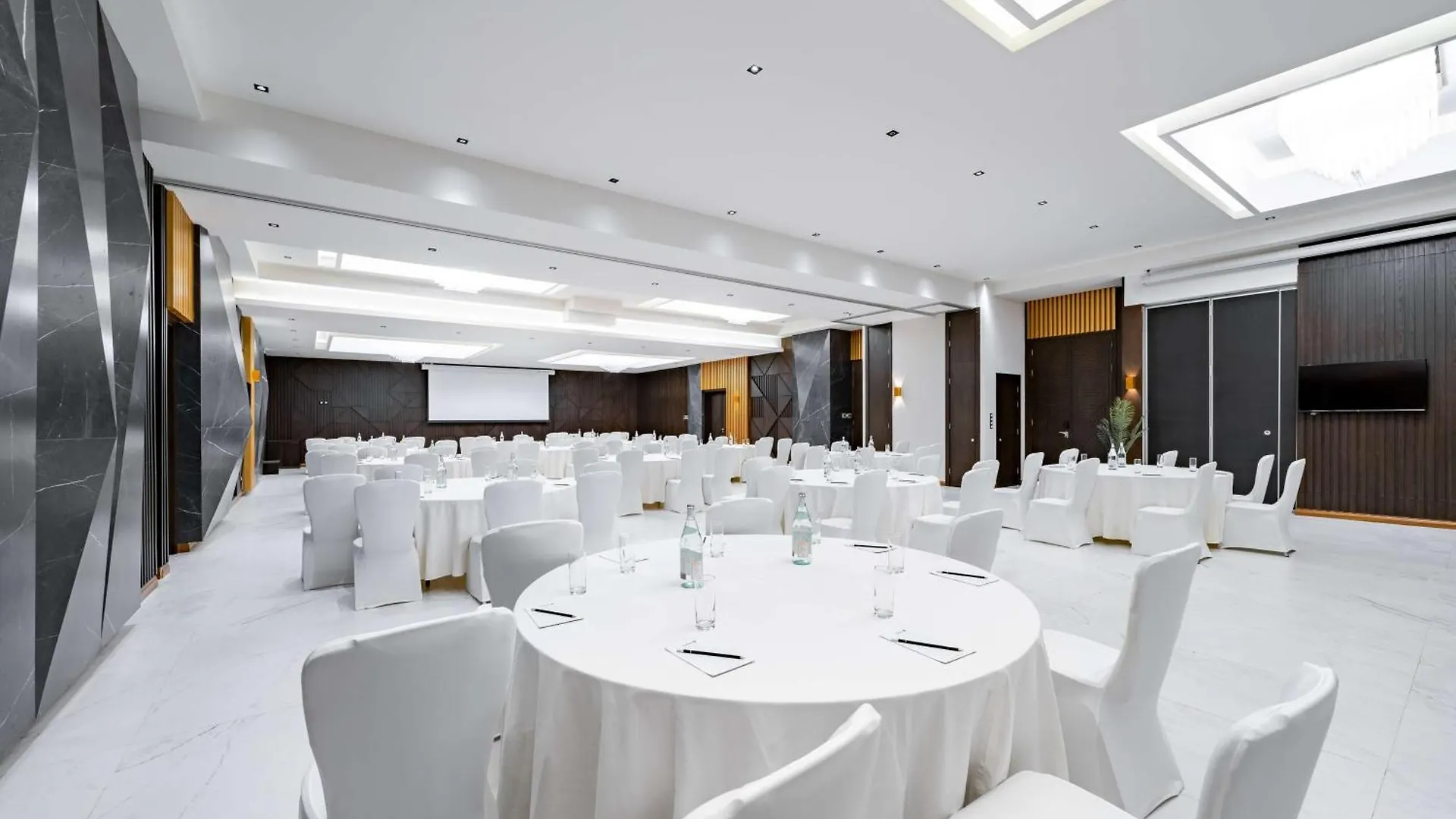 Radisson Blu Hotel Riyadh Qurtuba 4*,